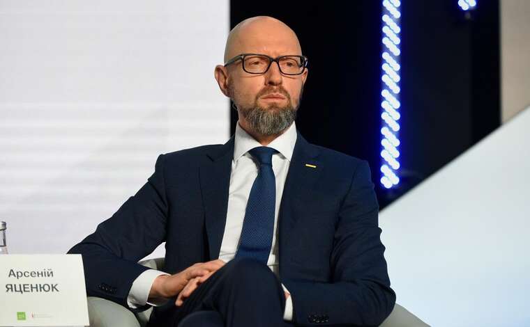 Где сейчас Арсений Яценюк и его семья в 2025 ?