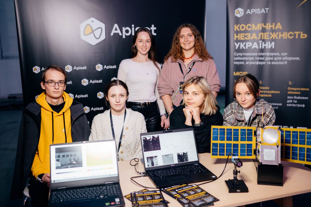 Створити платформу космічної незалежності. Як працює український стартап Apisat